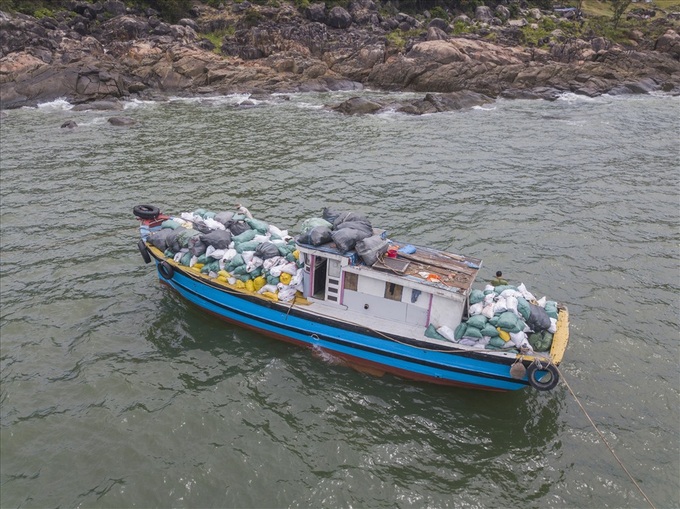 Hundreds collect litter in Danang - 8