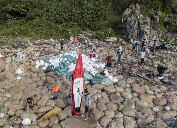 Hundreds collect litter in Danang - 2
