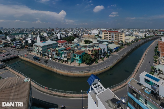 Tonnes of rubbish collected from HCM City canal - 7 Tonnes of rubbish collected from HCM City canal - 7