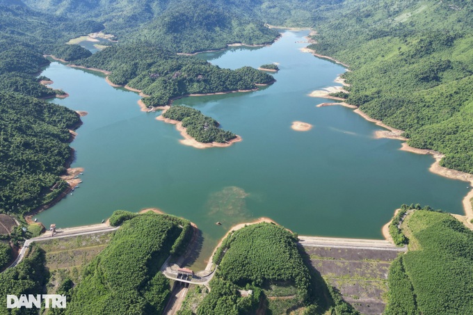 Thua Thien-Hue reservoirs lack water - 2