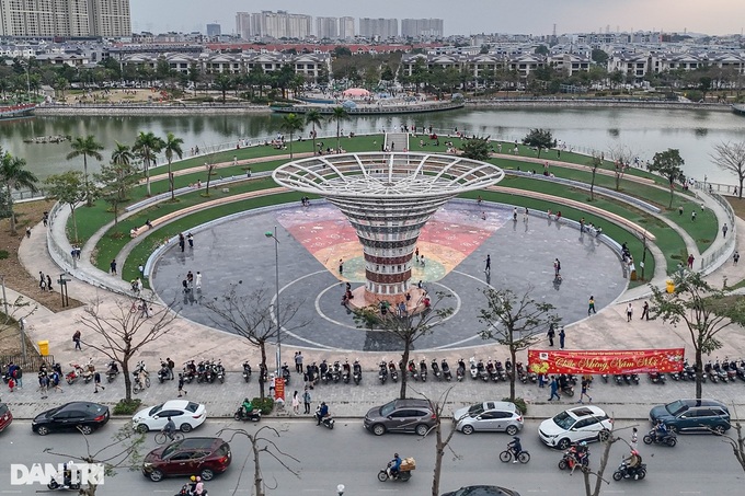 Newly-opened Hanoi park faces pollution after mass fish deaths - 1 Newly-opened Hanoi park faces pollution after mass fish deaths - 1
