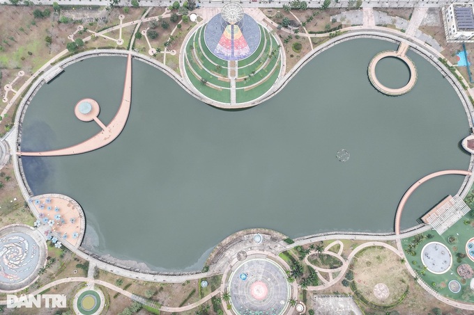 Newly-opened Hanoi park faces pollution after mass fish deaths - 9 Newly-opened Hanoi park faces pollution after mass fish deaths - 9