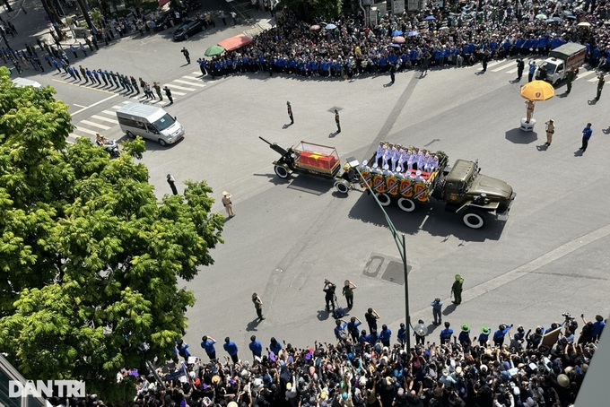 Thousands await farewell to Party General Secretary Nguyen Phu Trong - 2