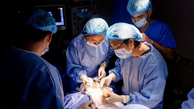 Challenging cosmetic surgery makes a name for PhD. MD. Richard Huy - 5