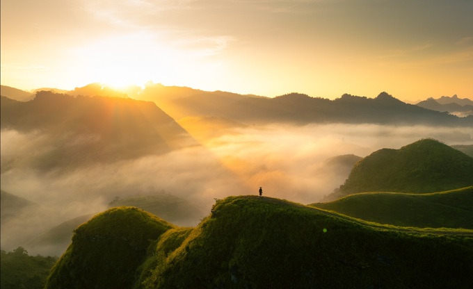 Stunning beauty of Cao Bang hills - 1