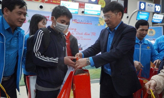 Free Tet flights arranged for low-income workers - 2