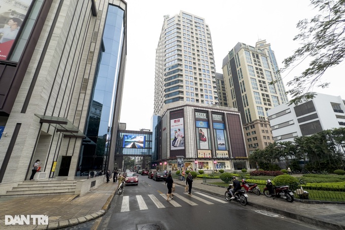 Hanoi shopping malls fail to attract customers - 1 Hanoi shopping malls fail to attract customers - 1