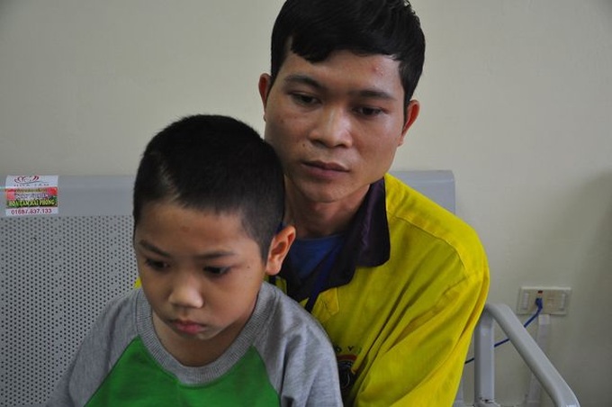 Family desperate to treat son after losing the house to storm - 1 Family desperate to treat son after losing the house to storm - 1