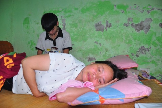 Mother falls ill as son struggles with lymphoma - 1 Mother falls ill as son struggles with lymphoma - 1