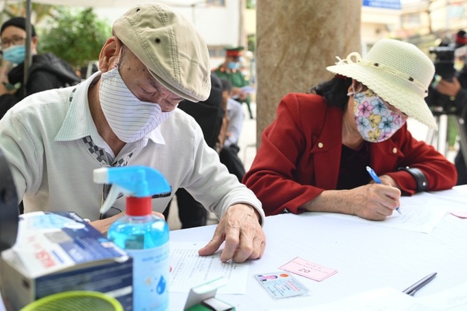 100 elderly join locally-made vaccine clinical trial - 1