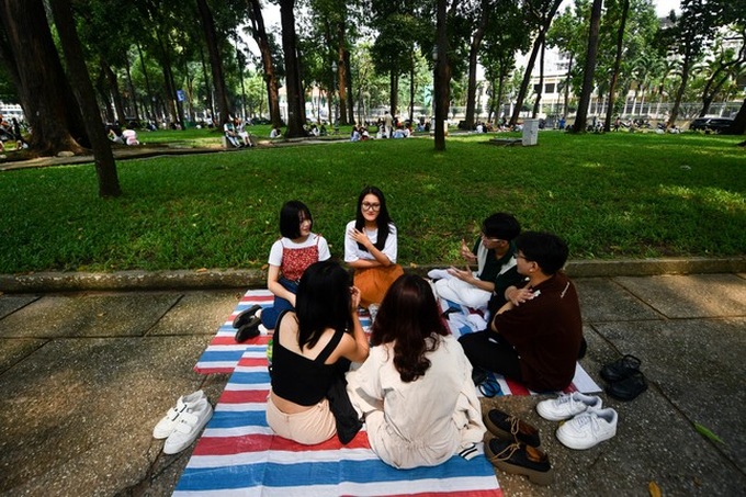 HCM City people enjoy ‘coffee on the ground’ - 7 HCM City people enjoy ‘coffee on the ground’ - 7