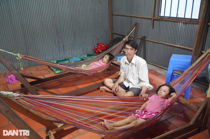 Dong Thap man needs help to support three ill children - 1