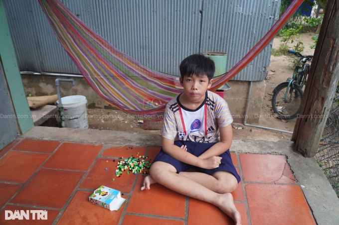 Dong Thap man needs help to support three ill children - 2