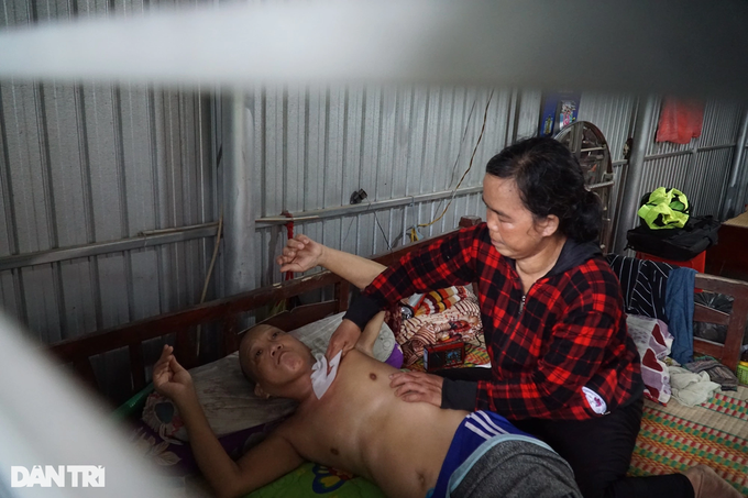 Woman caring for ailing husband and child in need of support - 1