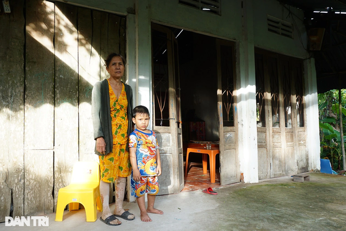 Three children in need of support after father dies - 2