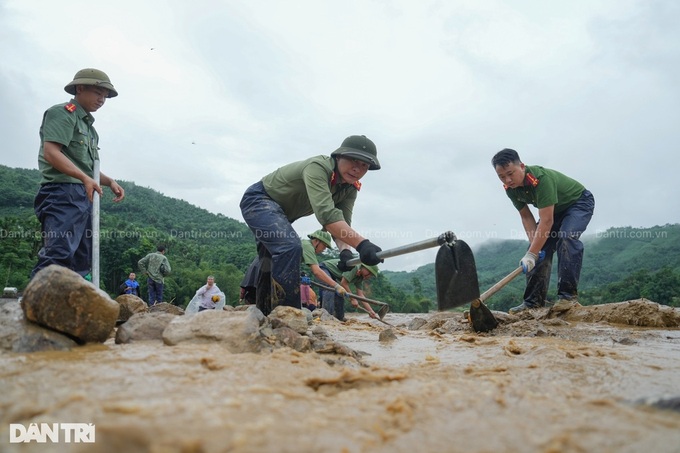 Dantri/DTiNews calls help for flood-hit village in Lao Cai - 1