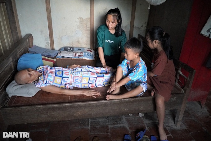 Ailing mother in Ha Tinh seeks help - 1