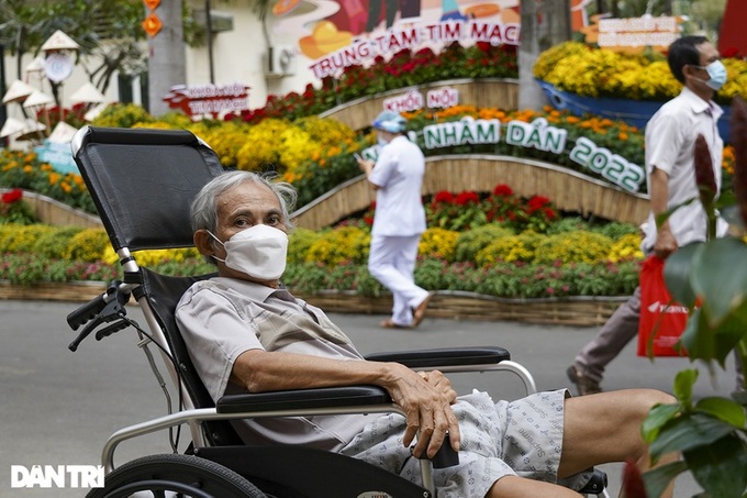 Tet atmosphere at HCM City hospital - 7