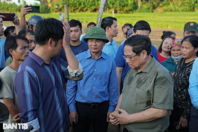 PM visits site of deadly Lao Cai landslide - 3