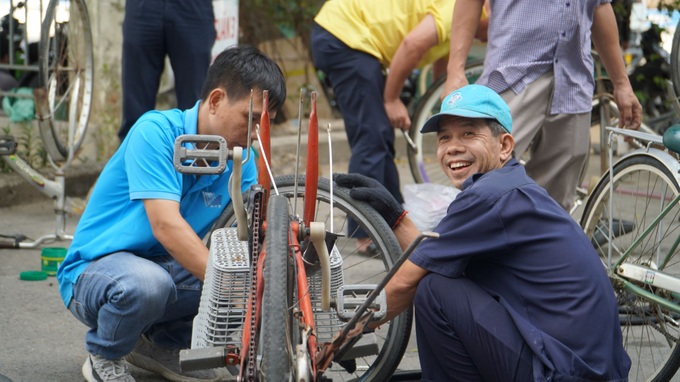 HCM City charity group send bikes to disadvantaged Kon Tum children - 2