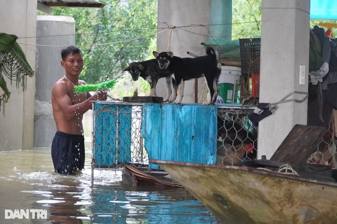 Three killed, thousands evacuated in central Vietnam floods - 1 Three killed, thousands evacuated in central Vietnam floods - 1