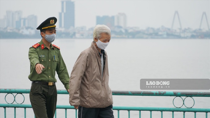 Hanoi tightens control over going out for exercise - 2