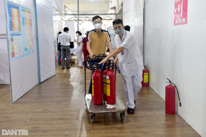 1,000-bed field hospital opened in HCM City epicentre - 4 1,000-bed field hospital opened in HCM City epicentre - 4