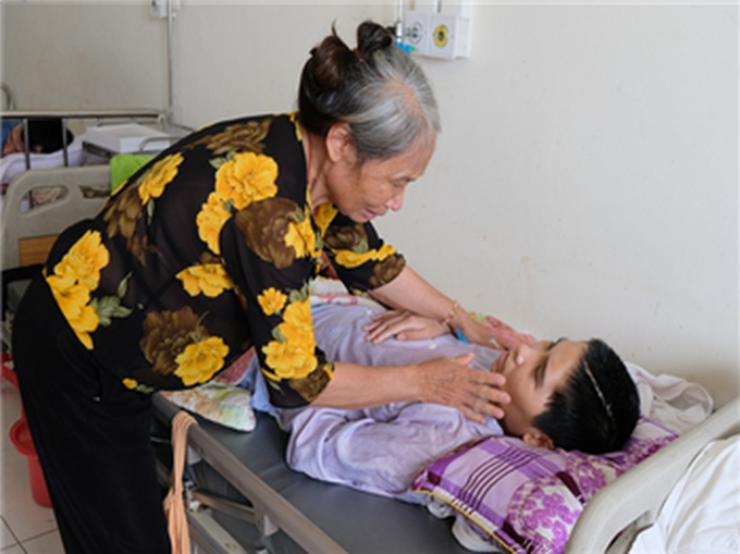 Single mother desperate to find help seriously injured son - 2 Single mother desperate to find help seriously injured son - 2