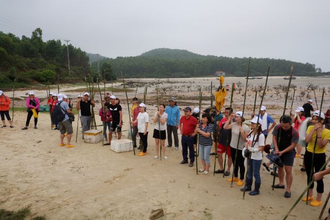 Tourists can experience Quang Ninh fishing life - 1