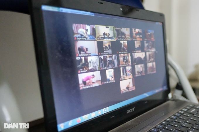 Hanoi lakes and rivers packed with people going out for exercises - 7 Hanoi lakes and rivers packed with people going out for exercises - 7
