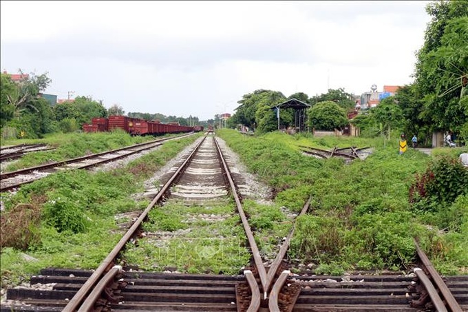 Hanoi-Quang Ninh railway project under reconsideration - 1