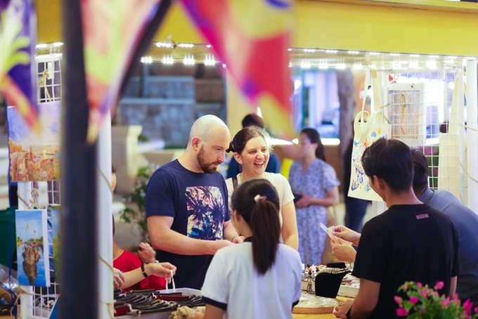 New Phu Quoc night market attracts tourists - 2