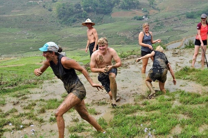 Foreign tourists interested in Sapa farming experience - 1 Foreign tourists interested in Sapa farming experience - 1