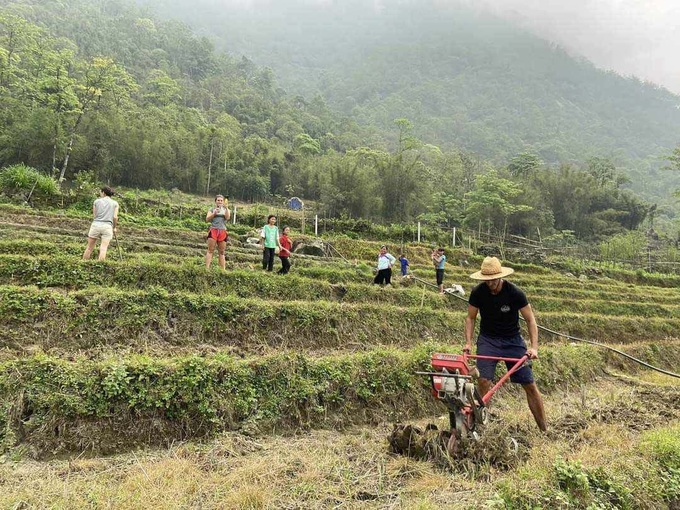 Foreign tourists interested in Sapa farming experience - 2 Foreign tourists interested in Sapa farming experience - 2