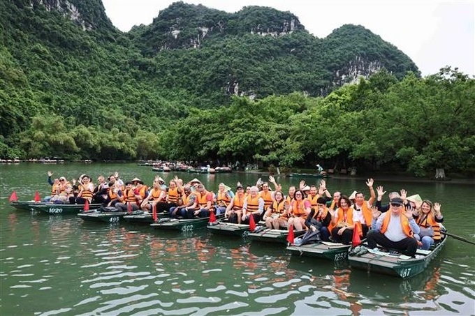 Vietnam welcomes over 12.7 million foreign tourists in nine months - 1