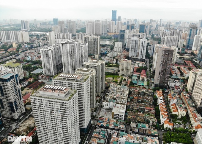 Hanoi street becomes a congestion hotspot - 3 Hanoi street becomes a congestion hotspot - 3