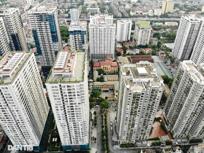 Hanoi street becomes a congestion hotspot - 5 Hanoi street becomes a congestion hotspot - 5