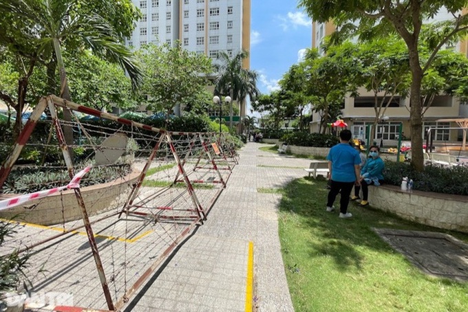 HCM City apartment building locked down following Covid-19 case - 2