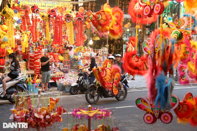 Hang Ma Street gears up for Mid-Autumn festival - 1