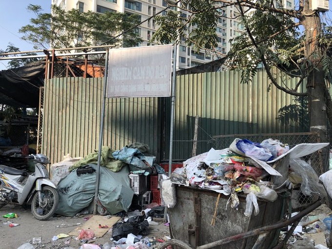 Illegal dumping remains rampant in Hanoi - 8