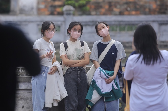 Hanoi students pray for exam luck at Temple of Literature - 7 Hanoi students pray for exam luck at Temple of Literature - 7