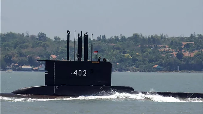 Indonesia navy searching for submarine with 53 aboard - 1