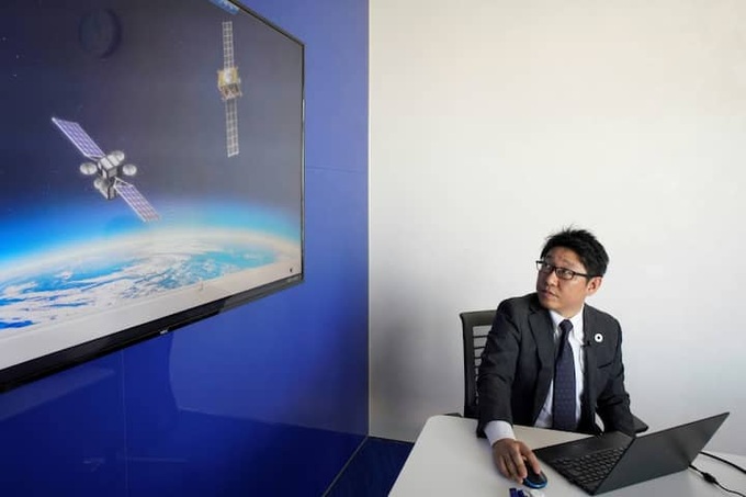 Using lasers and 'tow-trucks', Japanese firms target space debris - 1 Using lasers and 'tow-trucks', Japanese firms target space debris - 1