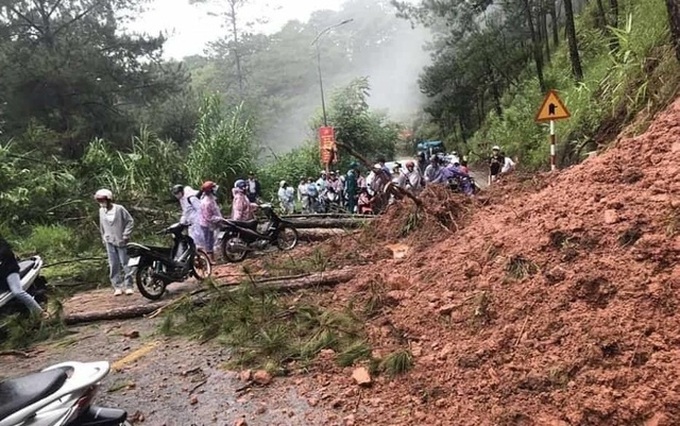 Heavy rain causes severe landslides in Dalat, tourists evacuated - 4 Heavy rain causes severe landslides in Dalat, tourists evacuated - 4