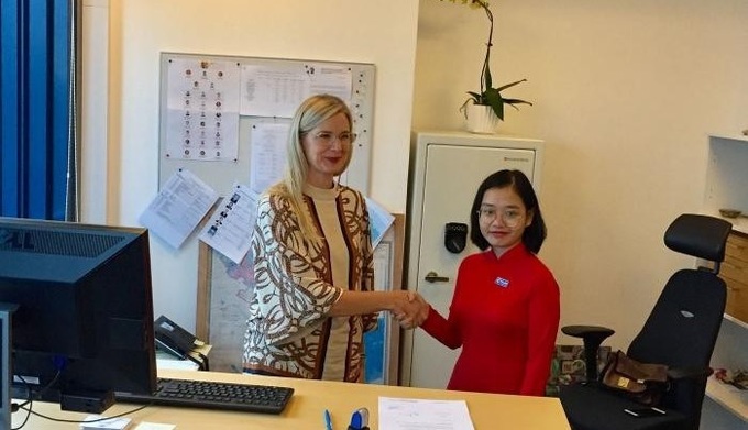Swedish Ambassador, Vietnamese girl join #GirlsTakeover campaign - 1 Swedish Ambassador, Vietnamese girl join #GirlsTakeover campaign - 1