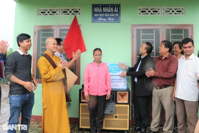 Dantri/DTiNews readers help build house for poor ethnic family - 1