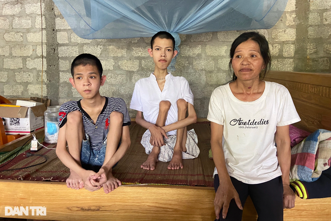Dantri/DTiNews readers help poor family in Quang Binh - 1