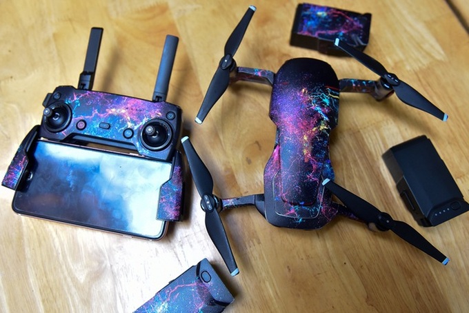 Hanoi restaurant uses flycams to serve customers - 2