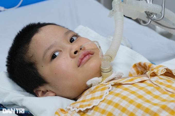 Man seeking help for ailing wife and child - 2