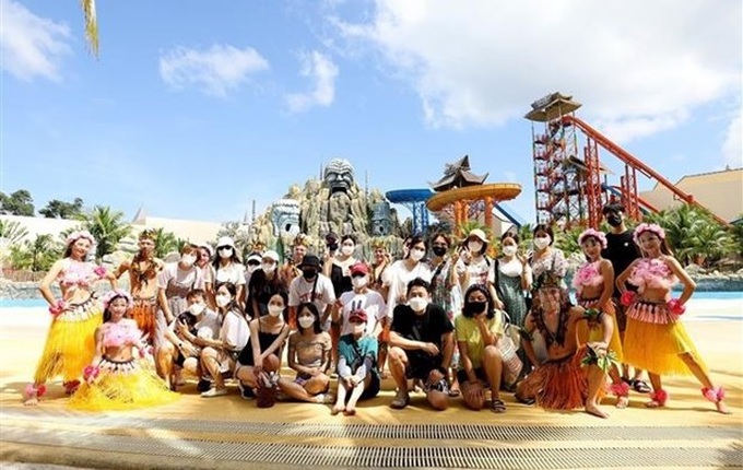 Foreign tourists may take COVID-19 rapid test, travel freely in Vietnam: proposal - 1